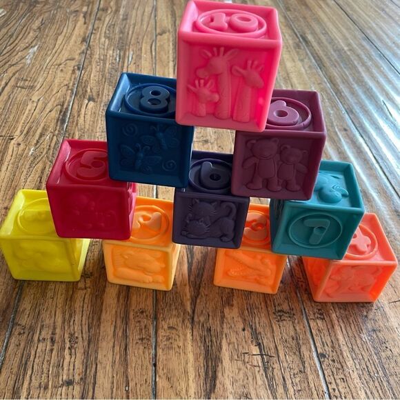 B. You Set of 10 Baby Stacking/ Counting Cubes in Bag - Squeak! - Picture 5 of 10